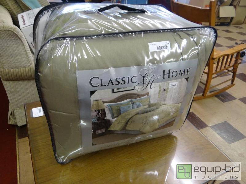 lot 220 image: NEW IN PACKAGE, KING SIZE 8 PIECE COMFORTER S...
