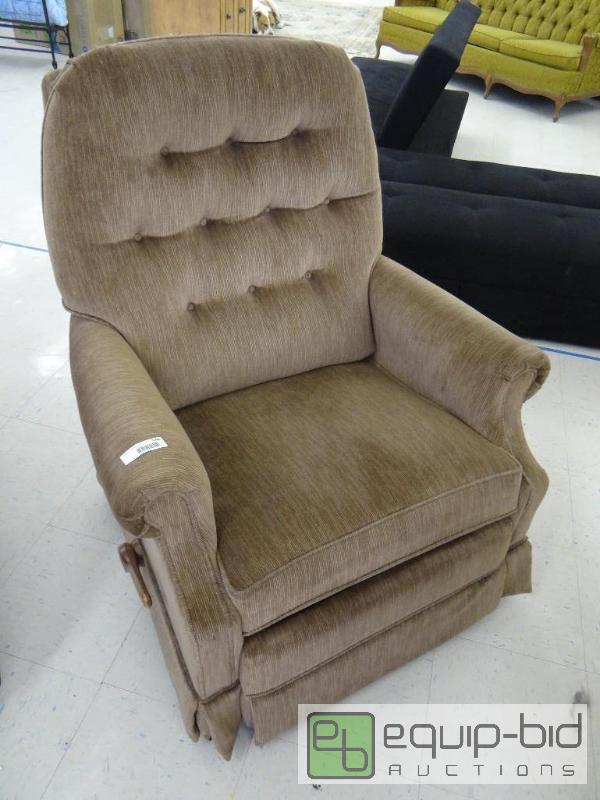 lot 244 image: LAZY BOY RECLINER, GOOD SHAPE WORKS GREAT....