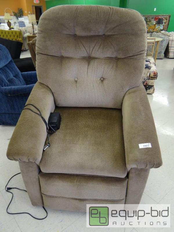 lot 245 image: LAZY BOY LIFT CHAIR, HAS CORD, NEEDS REMOTE....