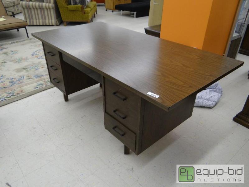 lot 278 image: LARGE EXECUTIVE DESK,with 5 drawers no key. 7...