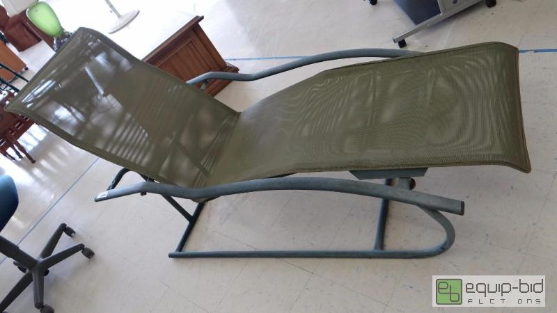 lot 299 image: NICE ADJUSTABLE&nbspLOUNGE CHAIR, METAL BASE...