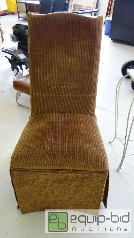 lot 301 image: VINTAGE UPHOLSTERED CHAIR....