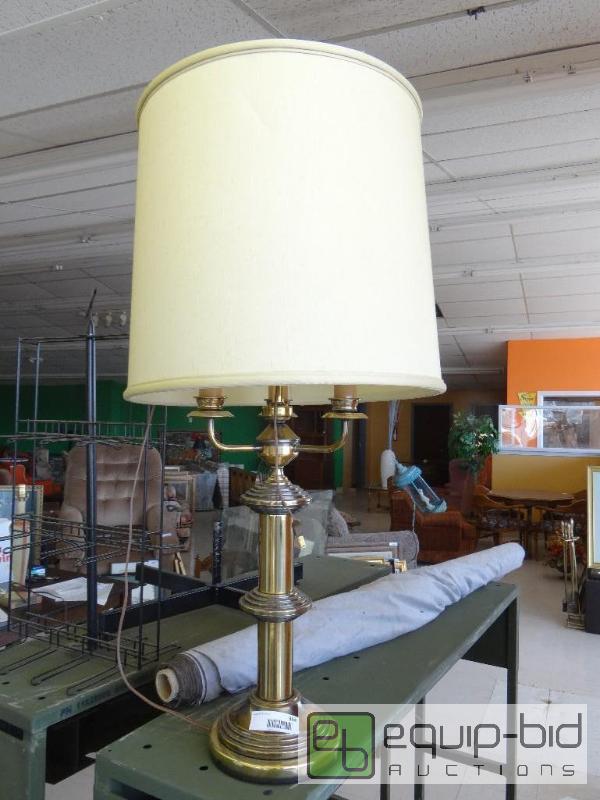 lot 364 image: 4 BULB TABLE LAMP WITH SHADE...