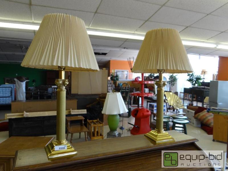 lot 368 image: MATCHING PAIR OF BRASS TABLE LAMPS, WITH SHAD...