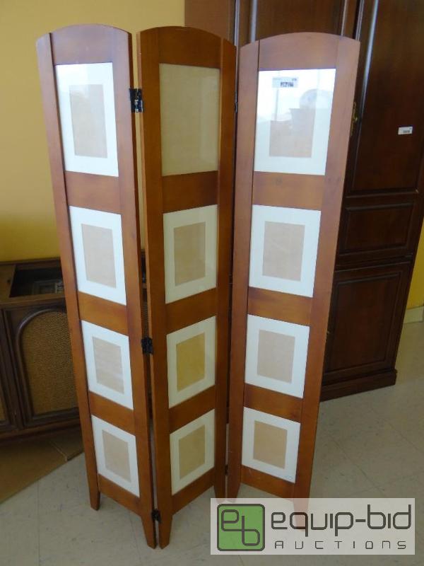 lot 378 image: PHOTO FRAME ROOM DIVIDER....
