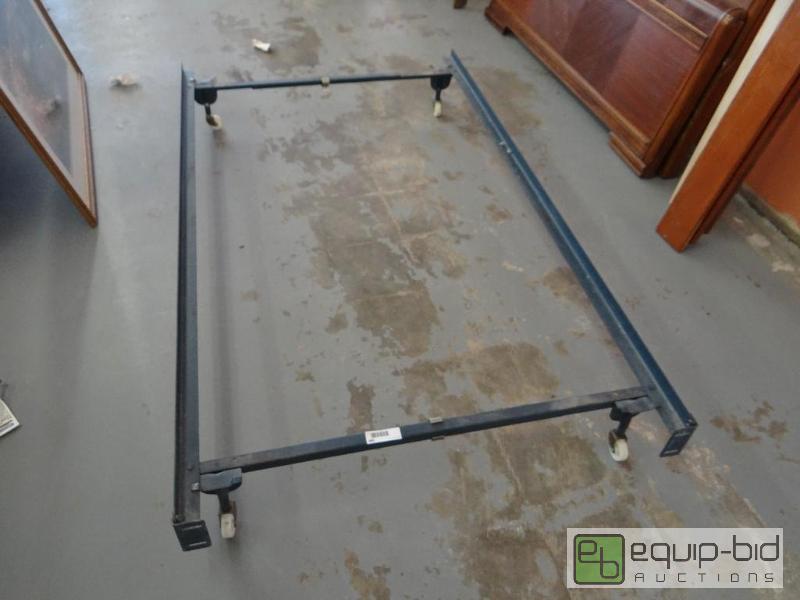 lot 389 image: TWIN SIZE HOLLYWOOD BED FRAME....