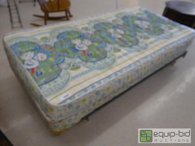 lot 397 image: TWIN SIZE MATTRESS, BOX SPRING &amp HOLLYWOO...