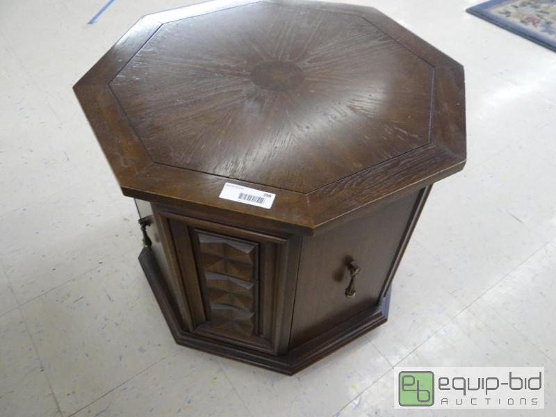lot 398 image: VINTAGE OCTAGON END TABLE....