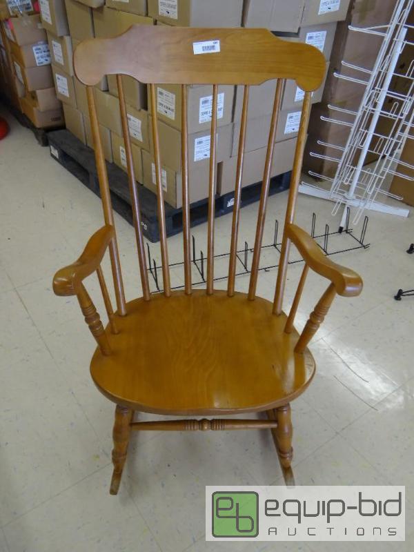lot 399 image: NICE SOLID WOOD ROCKING CHAIR....