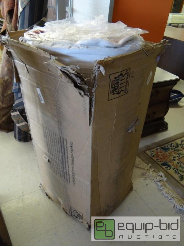 lot 410 image: NEW KING SIZE 8&quot MEMORY FOAM GEL MATTRES...