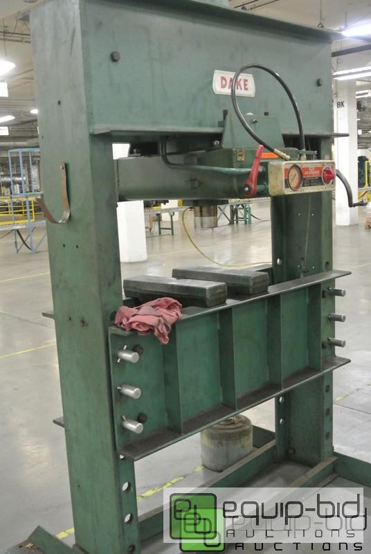 lot 165 image: Drake 150ton Hydraulic Press