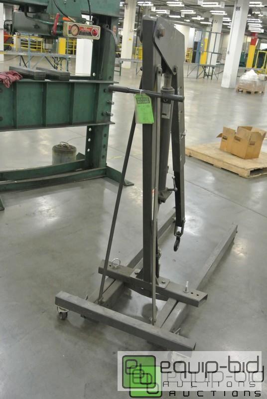 lot 183 image: Dayton 1 TON Mobile Crane