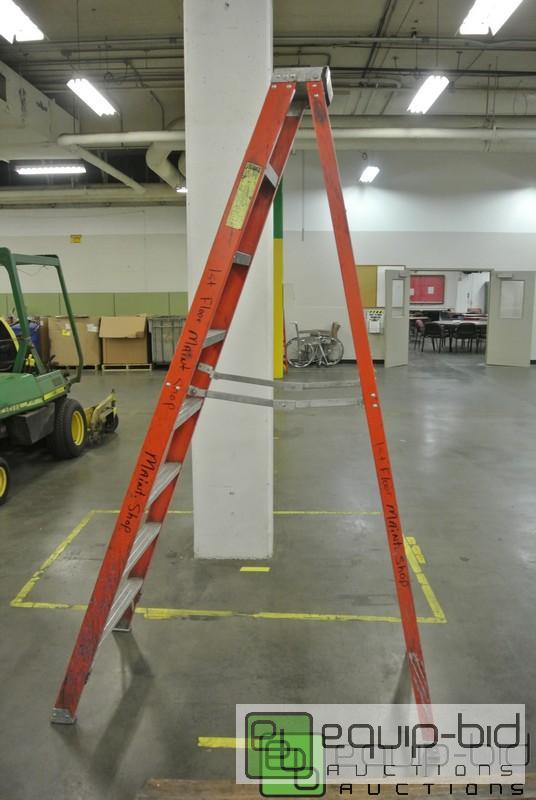 lot 185 image: Cuprum 8ft Fiberglass Ladder