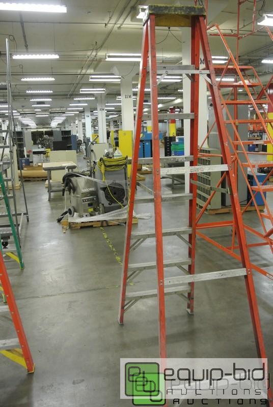 lot 186 image: Werner 8ft Fiberglass Ladder