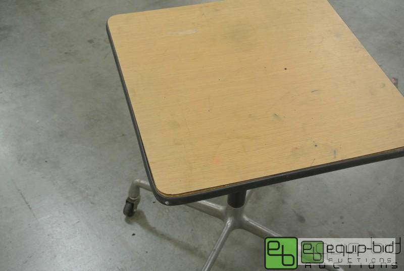 lot 232 image: Herman Miller Rolling Cart