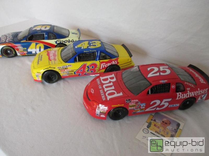 lot 68 image: Misc 118th Scale lot wit Autograped Card