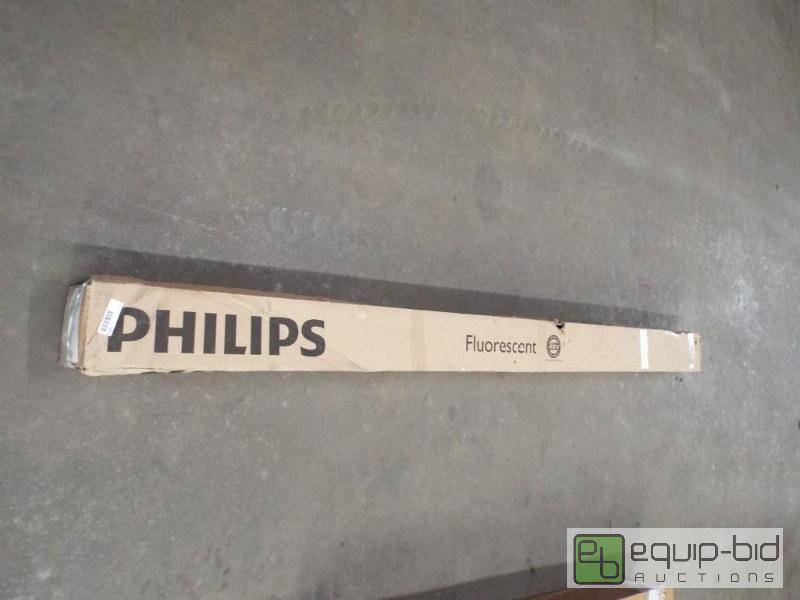 lot 1104 image: Light Bulb Lot Brand Phillips Bulb SIze T8 ...