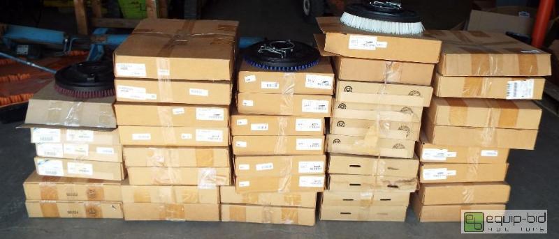 lot 1138 image: 40 Carlise&nbspBristle Brush Heads&nbsp   S...