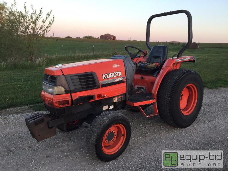 lot 21 image: Kubota&nbspL2900&nbsp4x4 Tractor   Kubota D...