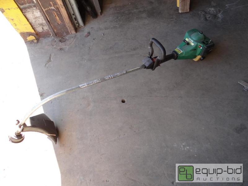 lot 276 image: Light Duty Curved Shaft Twist n edge Weed Eat...