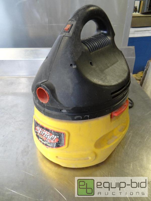 lot 285 image: Stinger Wet Dry Vac7.5 liter...
