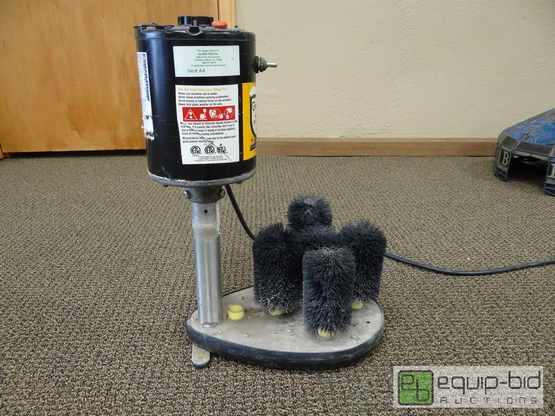 lot 1100 image: Glass Pro Bar Glass Cleaner  120v...