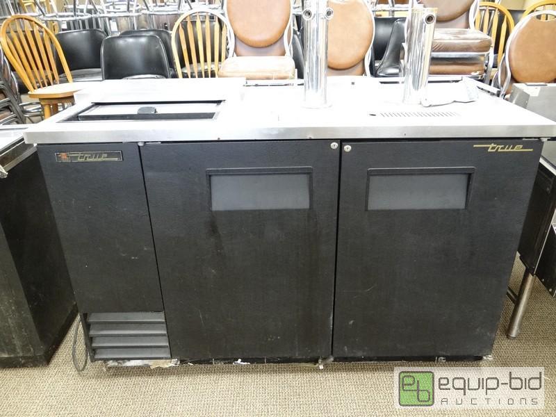 lot 1120 image: True Mug ChillerKeg Cooler  Model 7DD-2C7  5...