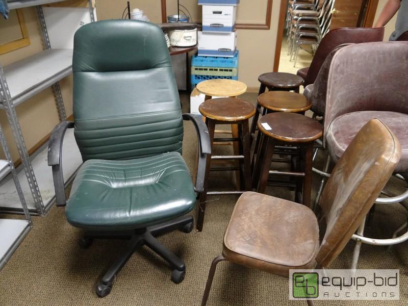 lot 1130 image: (5) Wooden Bar Stools, Green Office Chair And...