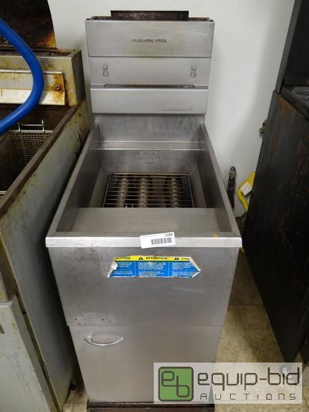 lot 1189 image: Pitco Frialator 35lb Natural Gas Fryer  Model...
