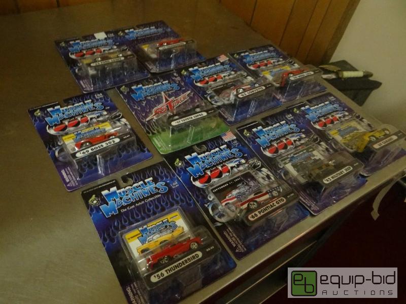 lot 472 image: Lot of 10 new in package Muscle Machines 164...