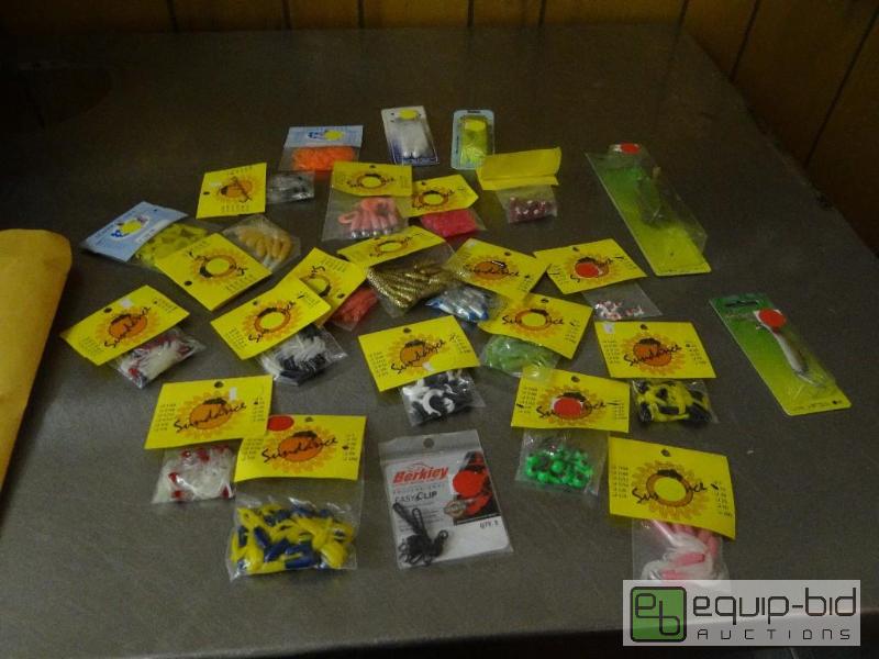 lot 473 image: Lot of 25 new in package fishing items....