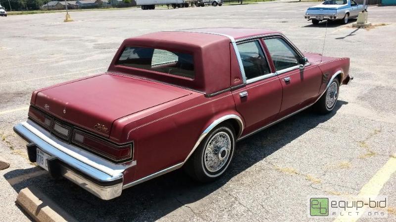 lot 602 image: 1984 Chrysler 5th avenue vin  1C3BF66P7EX559...