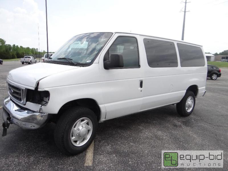 lot 538 image: 2006 Ford E350&nbspXLT Super Duty passenger ...