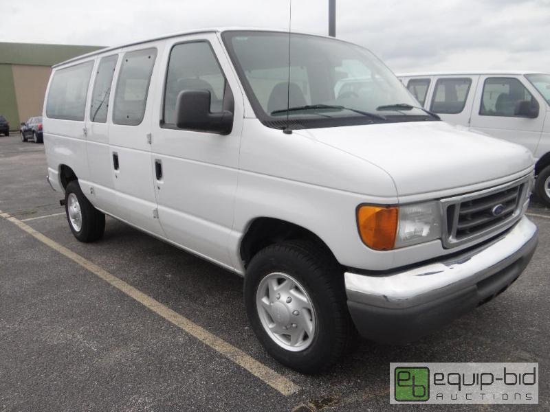 lot 546 image: 2006 Ford E350&nbspPassenger Van. 56,199 mil...