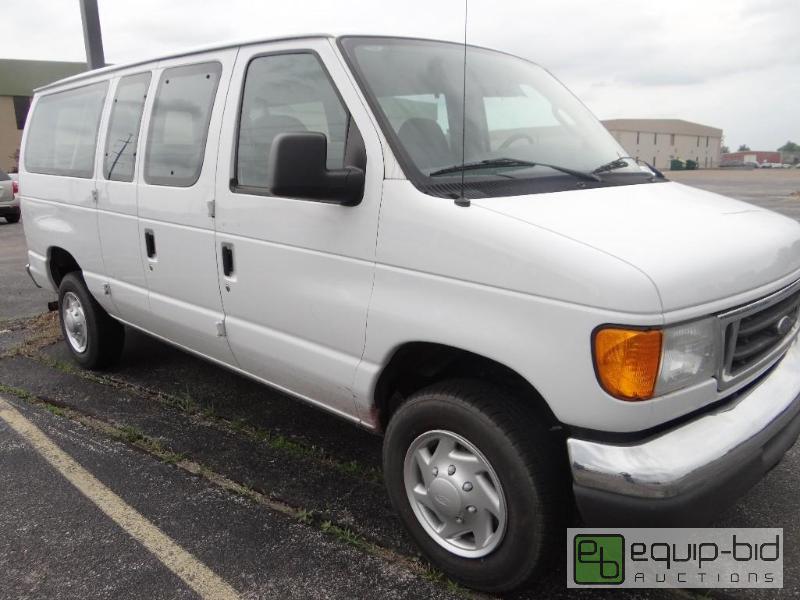 lot 547 image: 2006 Ford E350 Passenger Van. 77,778 Miles.  ...