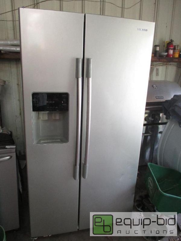 lot 16 image: RefrigeratorFreezer