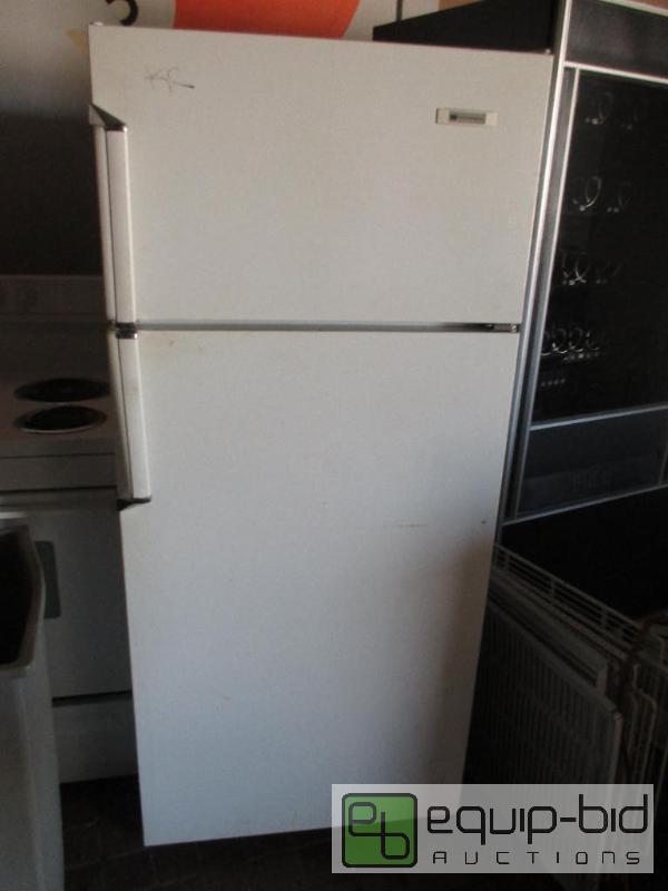 lot 18 image: RefrigeratorFreezer