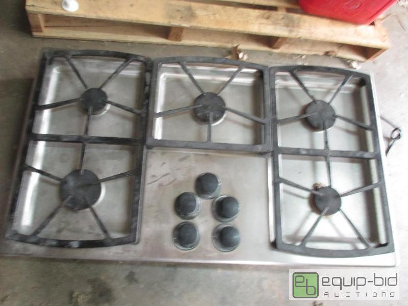 lot 25 image: Drop In Gas Stove