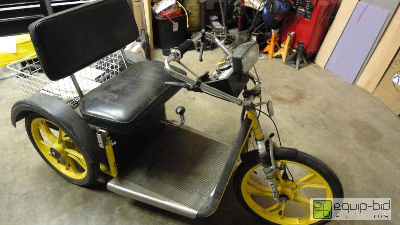 lot 3 image: Two Person Electric Transporter