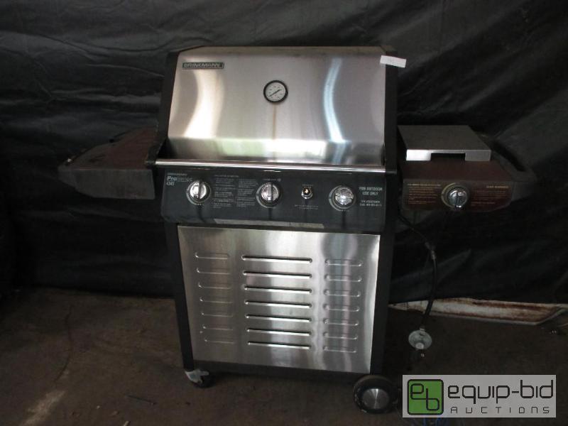 lot 33 image: Barbecue Grill