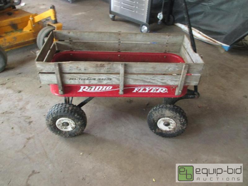 lot 38 image: Classic Radio Flyer Wagon