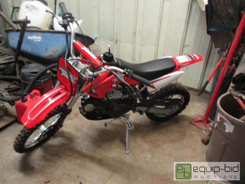 lot 7 image: Dirt Bike