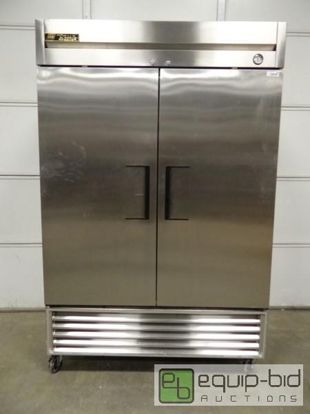 lot 1046 image: Stainless Steel True Two Door Freezer ModelT...