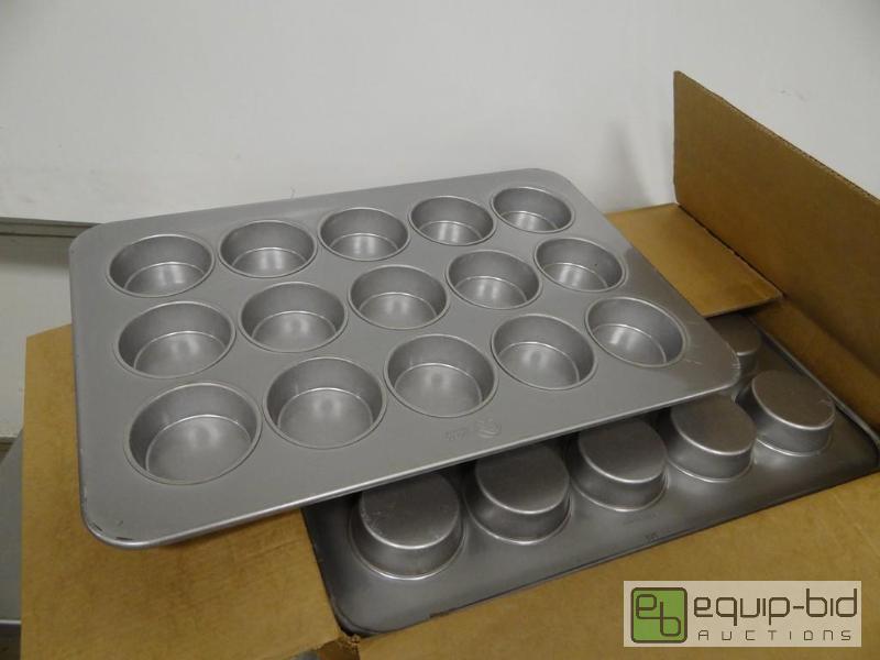 lot 1168 image: (6) Brand New Bundy CupcakeMuffin Pans Glaze...