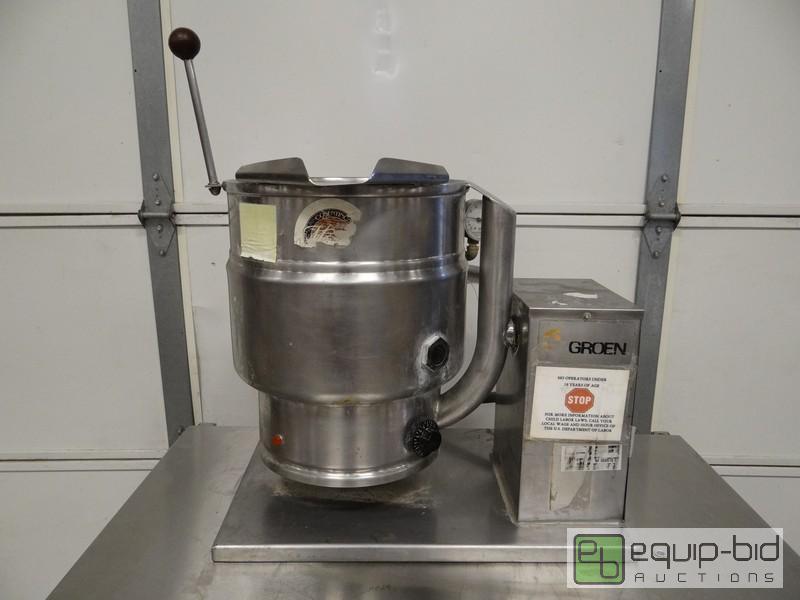 lot 1215 image: Groen Steam Jacked Kettle...