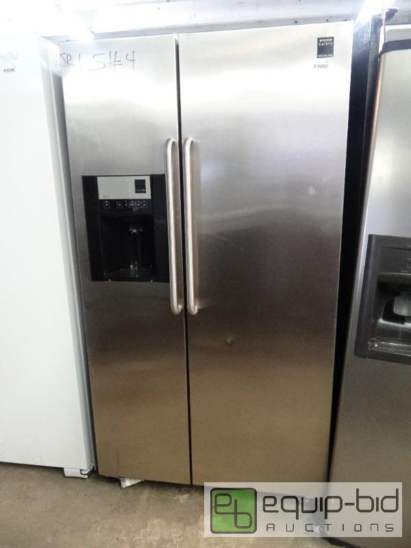 lot 49 image: Frigidair Gallory Side by Side Refrigerator