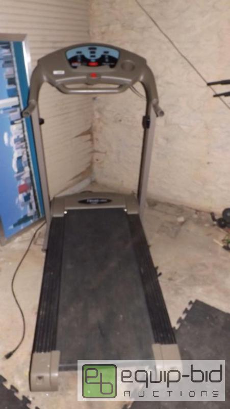 lot 863 image: tx 440 hrm treadmill...