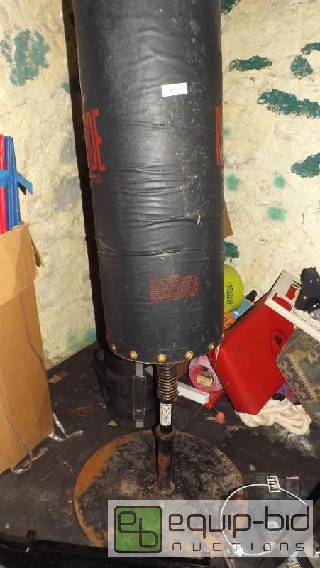 lot 865 image: ringside heavy duty spring bag...