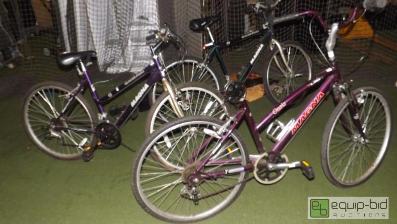 lot 889 image: lot of bikes...