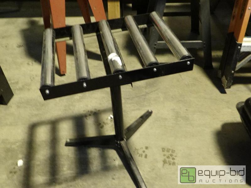 lot 1250 image: Five Roller Portable Stand